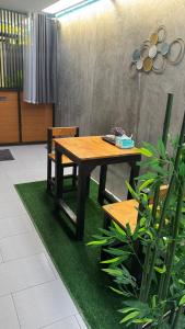 Sean Sabai The Secret Room