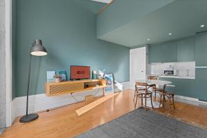 GuestReady-Cozy Duplex in Portos Vibrant Heart