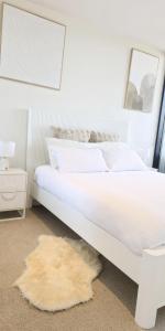 Luxury Private Room in Stylish Shared Apartment