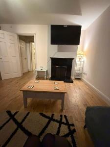 Walk to Town Centre, 2BR Base near Cork & Kinsale