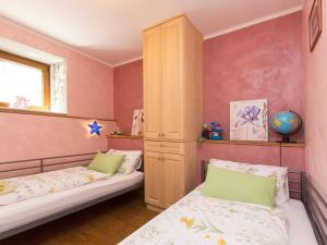 Holiday Home Geräumiges Ferienhaus in Brseč mit Privatem Pool by Interhome