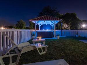 Apartment mit Jacuzzi in Villa mit Parkplatz by Interhome