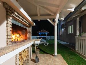 Apartment mit Jacuzzi in Villa mit Parkplatz by Interhome