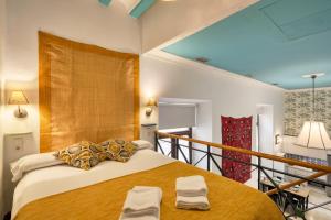 Santiago 39, by Homing U