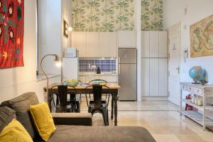 Santiago 39, by Homing U