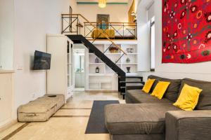 Santiago 39, by Homing U