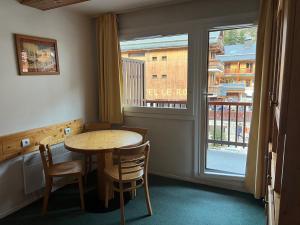 Incredible Price Reduced Meribel ski foot and central