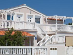 Apartment Moderne Ferienwohnung mit jacuzzi by Interhome