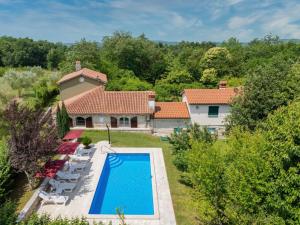 Holiday Home Gemütliches Ferienhaus in Ružići mit Offenem Kamin by Interhome