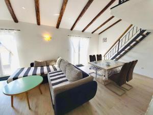 Apartment Apartment Karlo auf zwei Wohnebenen- mit Meerblick by Interhome