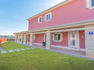 Holiday Home Villa Violette mit Pool nahe Stadtzentrum by Interhome