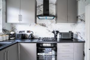 Spacious 4-Bed Home near Didsbury