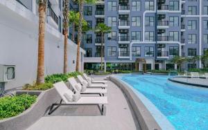 Chiang Mai 1-bed new condo, pool view