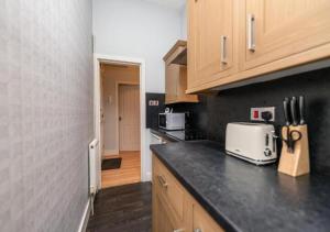Modern 1BR Apartment in Wallfield - City Location