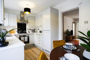 3-Bed House, Sleeps 5,Bedford