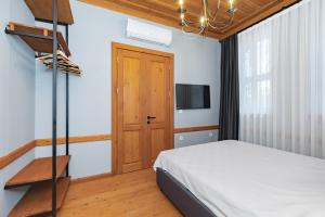 Elegant 4-BR City-Center Villa with Private Garden