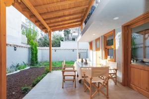 Elegant 4-BR City-Center Villa with Private Garden