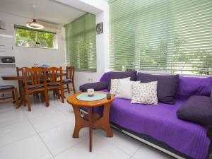 Apartment Komfortable Ferienwohnung mit Terrasse in Bidol by Interhome