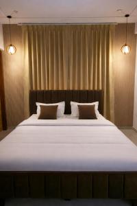 Premium 2BHK Luxury Stay near Noida Sector 62