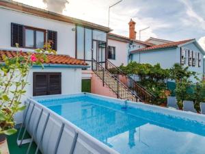 Apartment Appartement Sankovic by Interhome