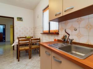 Apartment Appartement Sankovic by Interhome