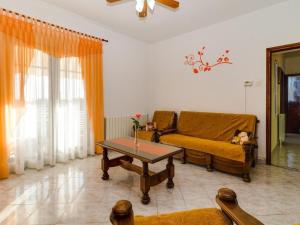 Apartment Appartement Sankovic by Interhome