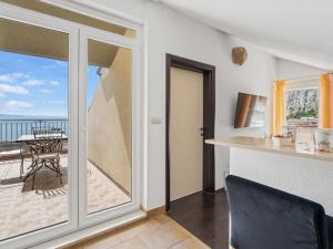 Apartment Ferienappartement mit zwei Meerblick-Balkonen by Interhome