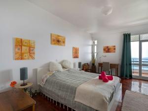 Apartment Wohnung mit Balkon und Aussicht in São Martinho by Interhome