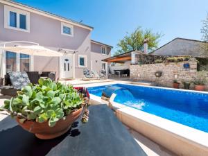 Holiday Home Neues Ferienhaus Nina in der Nähe von Rovinj by Interhome