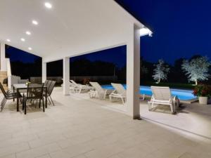 Holiday Home Haus Piljan by Interhome