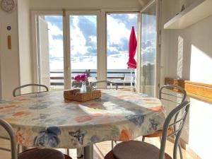 Apartment Apartment Marijana mit Meerblick by Interhome