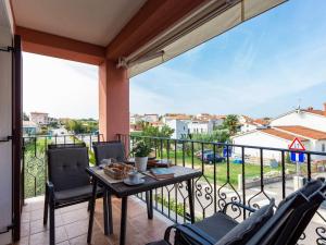 Apartment Schöne Wohnung Funtana Nr-1 by Interhome