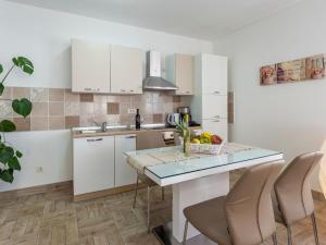 Apartment Schöne Wohnung Funtana Nr-1 by Interhome