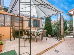 Apartment Apartment Arijana2 mit privater Terrasse by Interhome