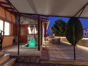 Holiday Home Haus in Vinkuran mit Pool und Bergblick by Interhome