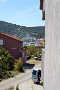 Apartment in Vinišće mit Barbecue by Interhome