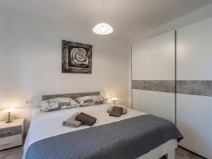 Apartment Schöne Wohnung Funtana Nr-3 by Interhome