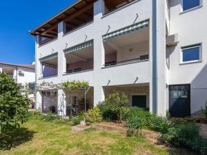 Apartment in Pula und Nah am Strand by Interhome