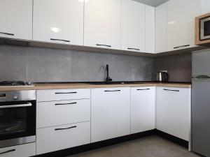 Holiday Home Geräumiges Ferienhaus in Omiš mit Privatem Pool by Interhome