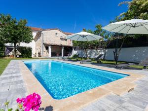 Holiday Home Haus Furlani mit schönem Garten und privatem Pool by Interhome