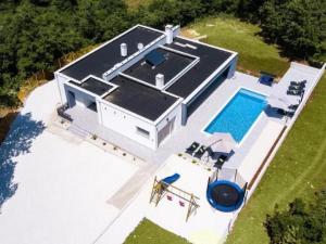 Holiday Home Villa Sanivaro mit beheiztem Pool und Whirlpool by Interhome