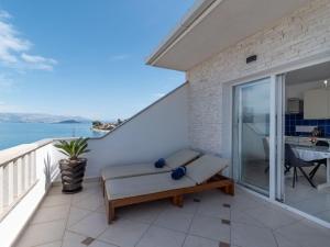 Apartment Geräumige Ferienwohnung mit Meerblick by Interhome