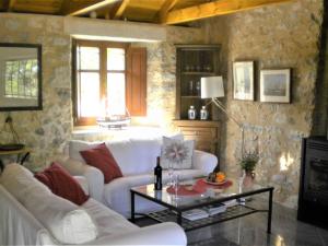 Holiday Home Steinhaus in Leonido mit Parkplatz by Interhome