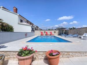 Apartment Wohnung in Fažana mit gemeinsamem Pool und Garten by Interhome