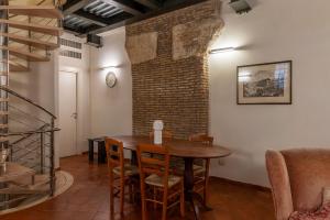 GuestHost - Palazzo Costaguti in the Heart of Rome
