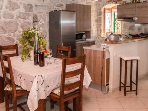 Holiday Home mit Blick auf das Wasser by Interhome