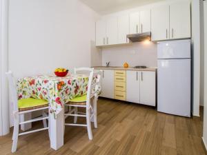 Apartment Wohnung in Stoja mit Grill by Interhome