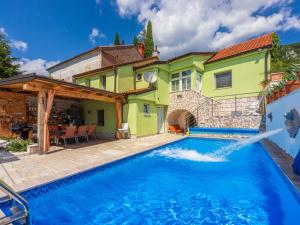 Holiday Home Greenhouse Adria mit großer Terrasse und Pool by Interhome