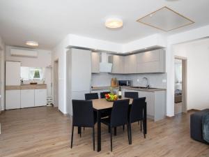 Holiday Home in Pomer mit Parkplatz by Interhome