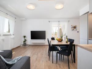 Holiday Home in Pomer mit Parkplatz by Interhome